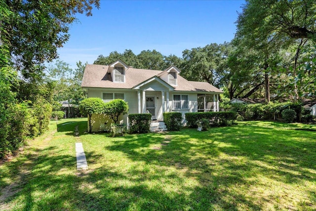 view of front of property with a front yard