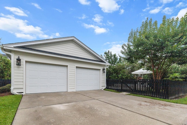 2792 River Vista Way, Mount Pleasant, SC 29466 - garage featuring fence