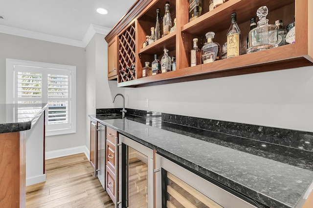 1720 Bowline Dr, Mount Pleasant, SC 29466 - indoor wet bar featuring wine cooler, ornamental molding, light wood-style flooring, baseboards, and recessed lighting