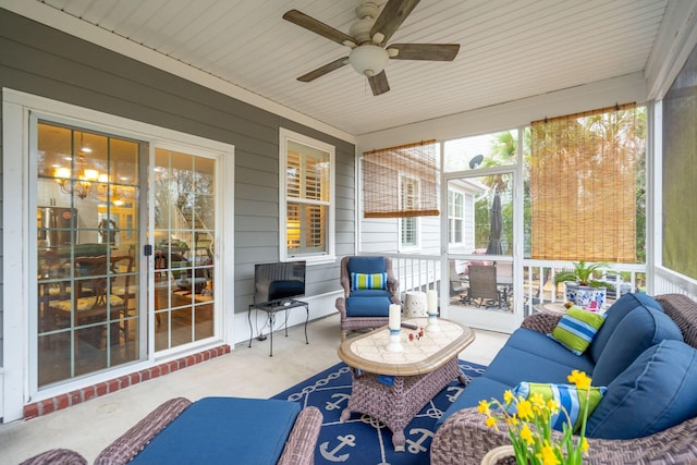 sunroom with ceiling fan