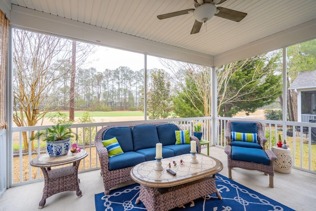 sunroom / solarium featuring a ceiling fan