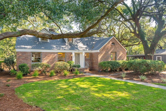 view of front of home featuring a front yard