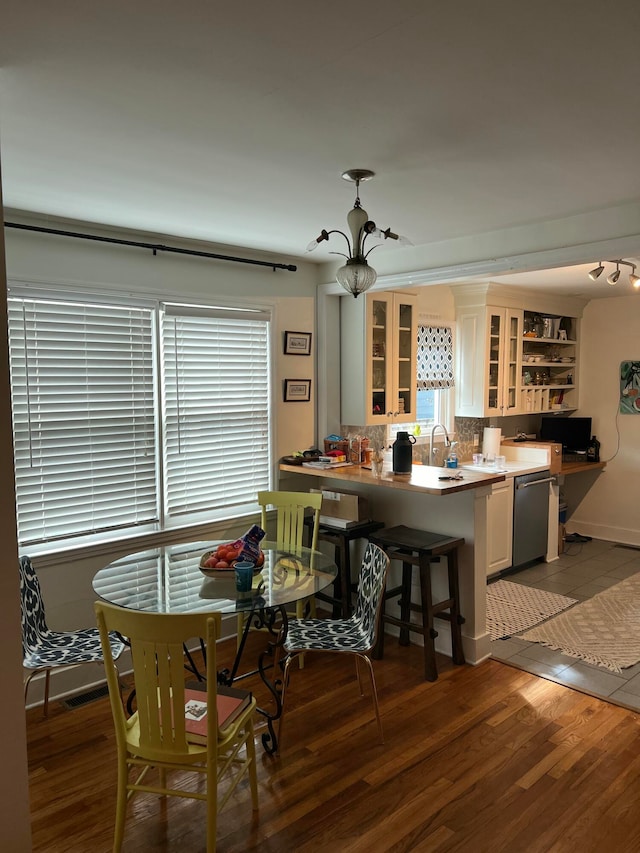 dining space featuring sink and dark wood-type flooring