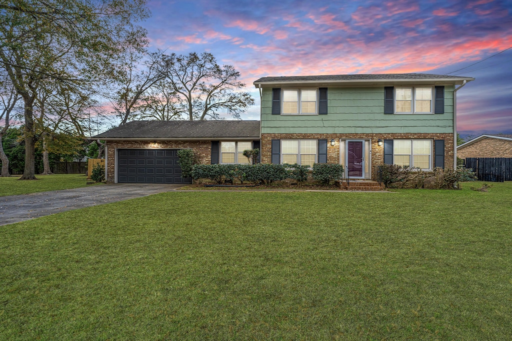 view of front facade featuring a yard and a garage