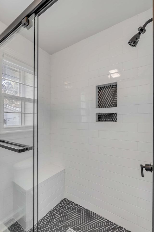 full bath featuring tiled shower