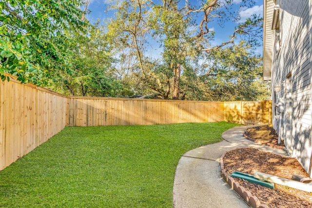 view of yard featuring a fenced backyard