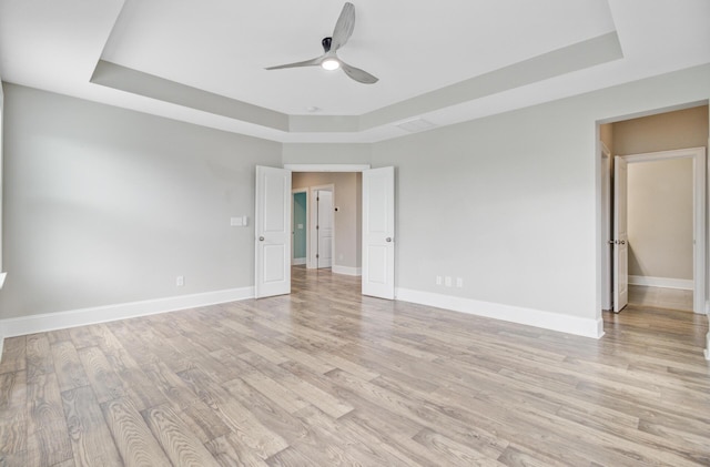 1485 Bourne Xing, Mount Pleasant, SC 29466 - spare room featuring a raised ceiling, ceiling fan, and light wood-style floors