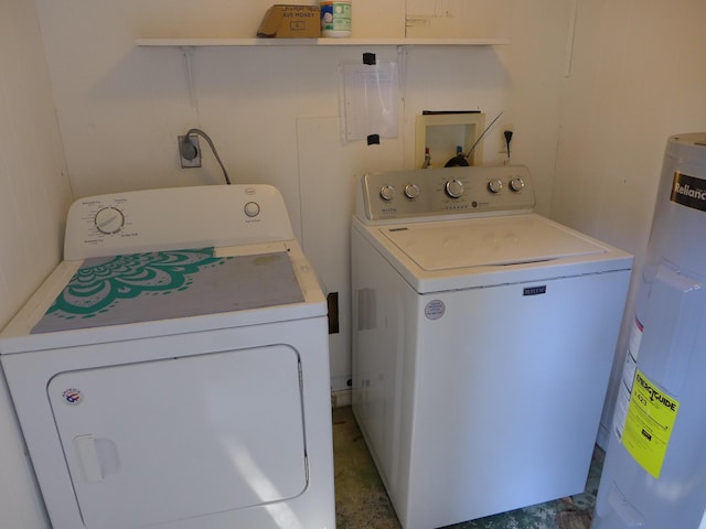 laundry room with electric water heater and washing machine and dryer