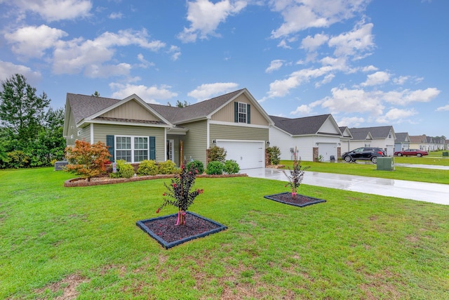 view of front facade featuring a front lawn