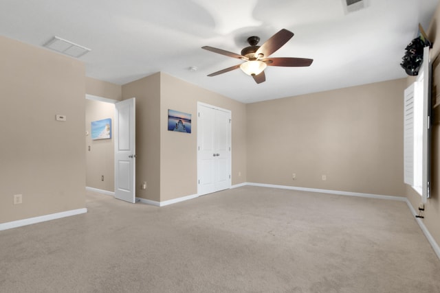 carpeted empty room featuring ceiling fan