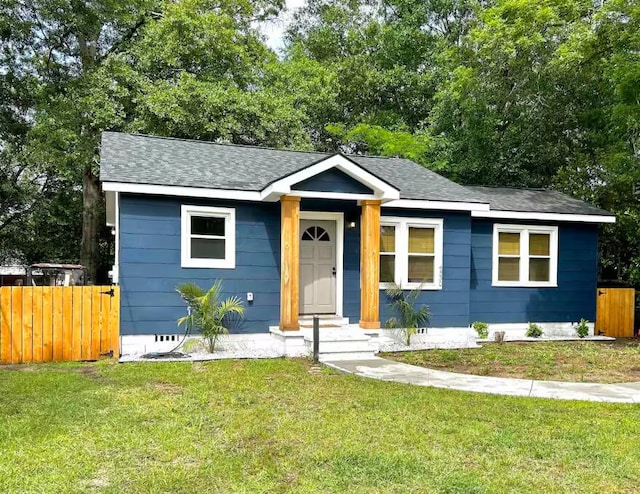 view of front facade with a front lawn