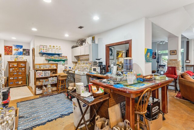 dining space featuring bar area and ceiling fan