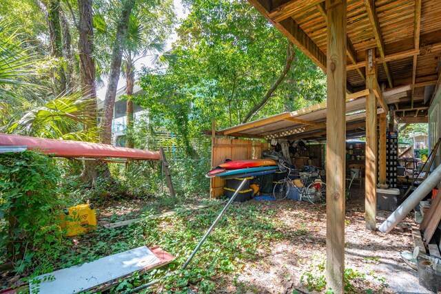 view of yard with an outdoor structure