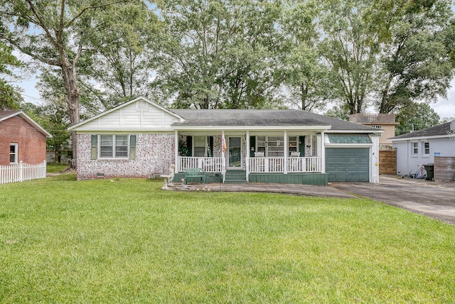 single story home featuring a front yard and covered porch