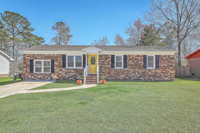 ranch-style home featuring fence, a front lawn, and brick siding