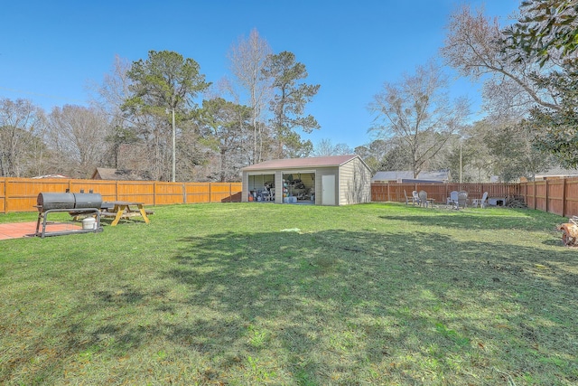 view of yard featuring a fenced backyard and an outbuilding