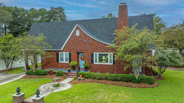 view of front of house with a front yard