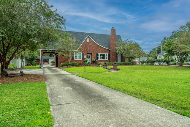 view of front of home with a front lawn