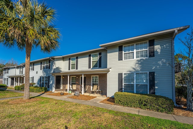 view of front of home with a front lawn