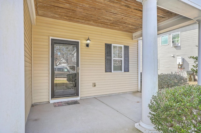 entrance to property featuring a porch