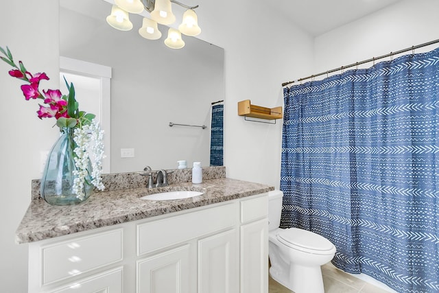 bathroom featuring tile patterned floors, toilet, an inviting chandelier, a shower with curtain, and vanity