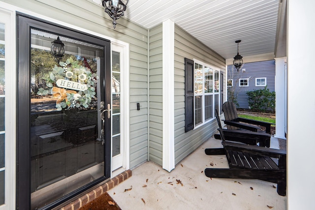 entrance to property featuring covered porch