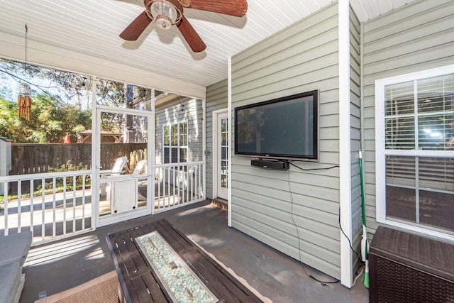 sunroom / solarium featuring ceiling fan