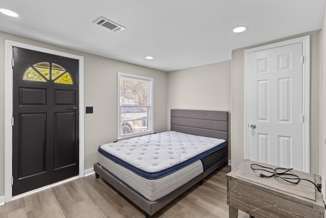 bedroom featuring visible vents, wood finished floors, and recessed lighting