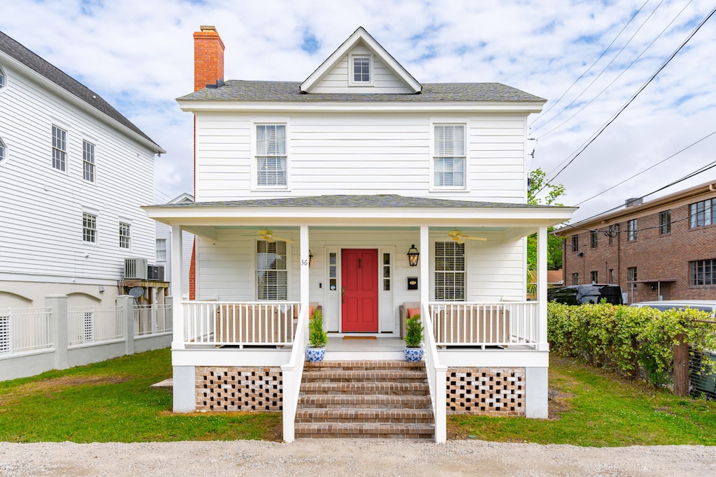 view of front facade with covered porch