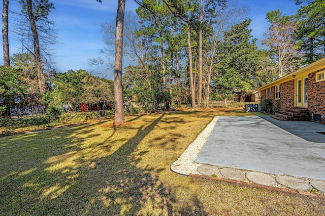 view of yard with a patio
