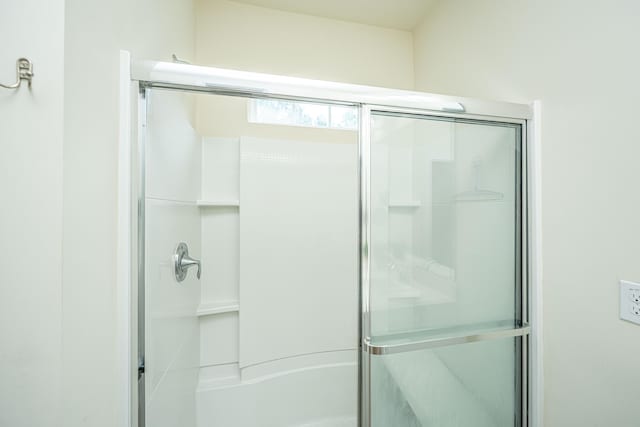 full bathroom featuring a shower stall