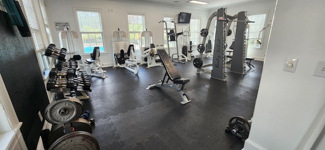 workout area with baseboards