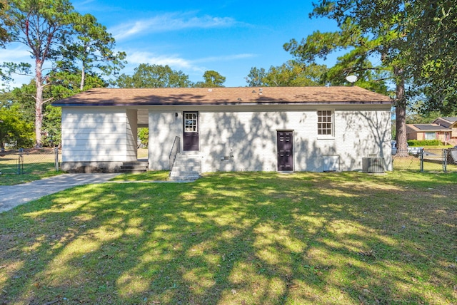 105 Bermuda Ct, Summerville, SC 29485 - view of front facade with a gate and central AC