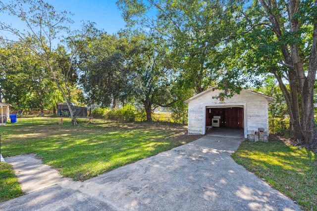 105 Bermuda Ct, Summerville, SC 29485 - view of yard featuring a garage, concrete driveway, and an outdoor structure