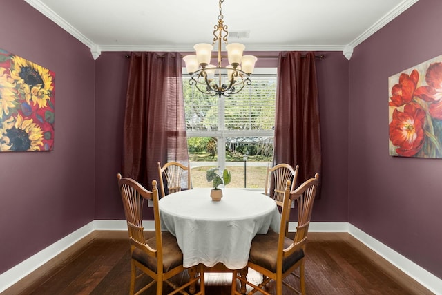 dining area featuring visible vents, baseboards, an inviting chandelier, dark wood-style flooring, and crown molding