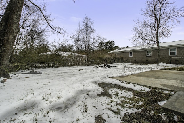 view of yard layered in snow