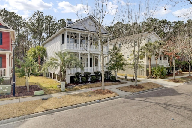 view of front of property featuring a balcony