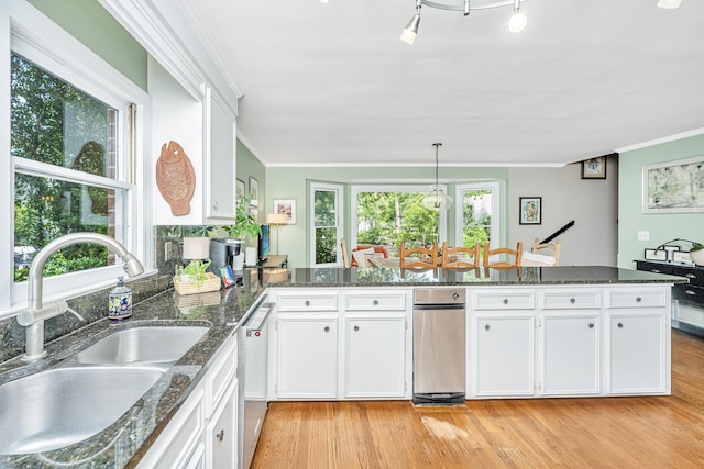 kitchen with white cabinetry, decorative light fixtures, kitchen peninsula, and sink