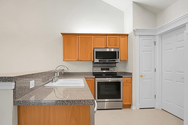 8800 Dorchester Rd Unit 2004, North Charleston, SC 29420 - kitchen featuring appliances with stainless steel finishes and lofted ceiling