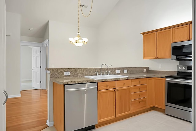 8800 Dorchester Rd Unit 2004, North Charleston, SC 29420 - kitchen featuring stainless steel appliances, a chandelier, hanging light fixtures, light wood finished floors, and high vaulted ceiling
