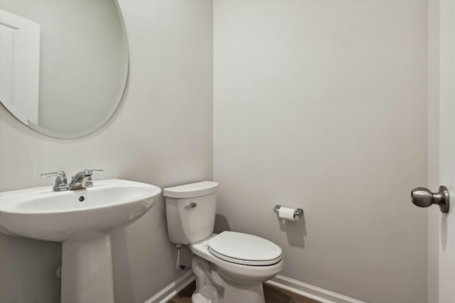 bathroom featuring toilet and sink