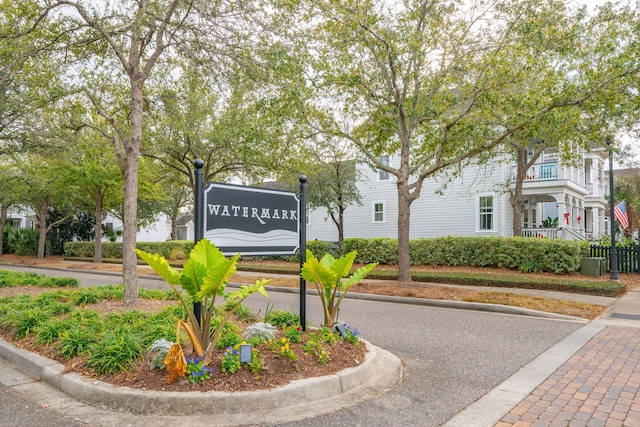 view of community / neighborhood sign