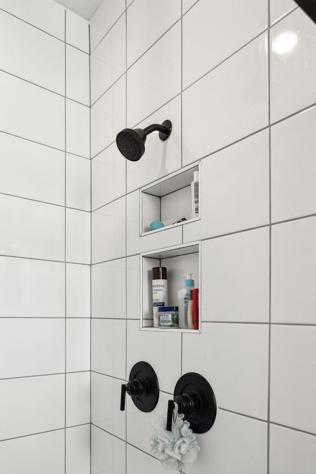 643 Blueway Ave, Summerville, SC 29486 - room details featuring a tile shower