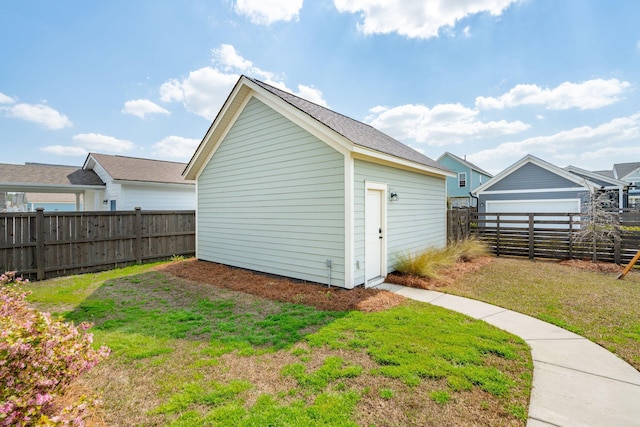 643 Blueway Ave, Summerville, SC 29486 - view of outdoor structure featuring an outbuilding and a fenced backyard