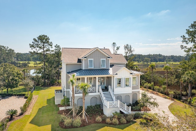 view of front facade featuring covered porch and a front lawn