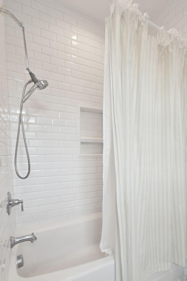 bathroom featuring shower / bath combo