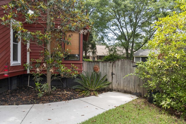152 Mansfield Blvd, Charleston, SC 29418 - view of yard featuring a gate
