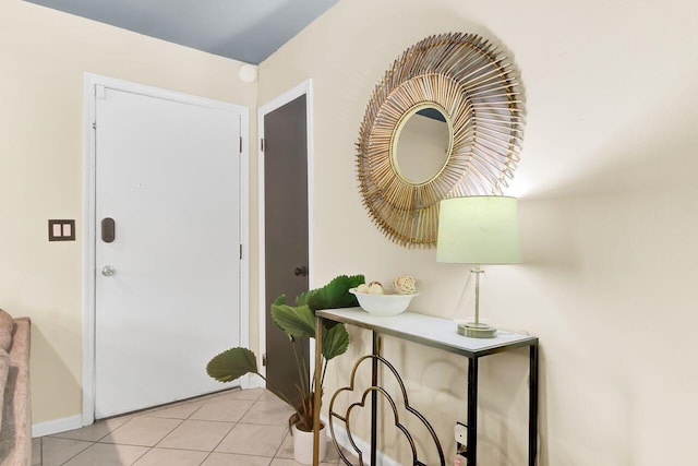 entryway featuring light tile patterned floors and baseboards