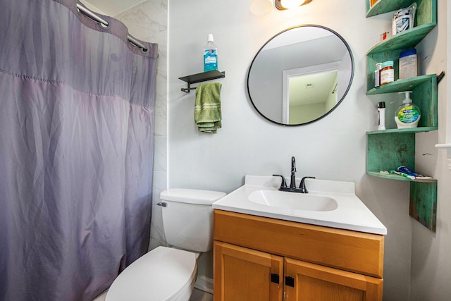 bathroom featuring toilet, a shower with shower curtain, and vanity