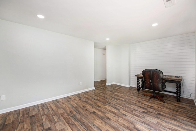 home office featuring baseboards, recessed lighting, wood finished floors, and visible vents